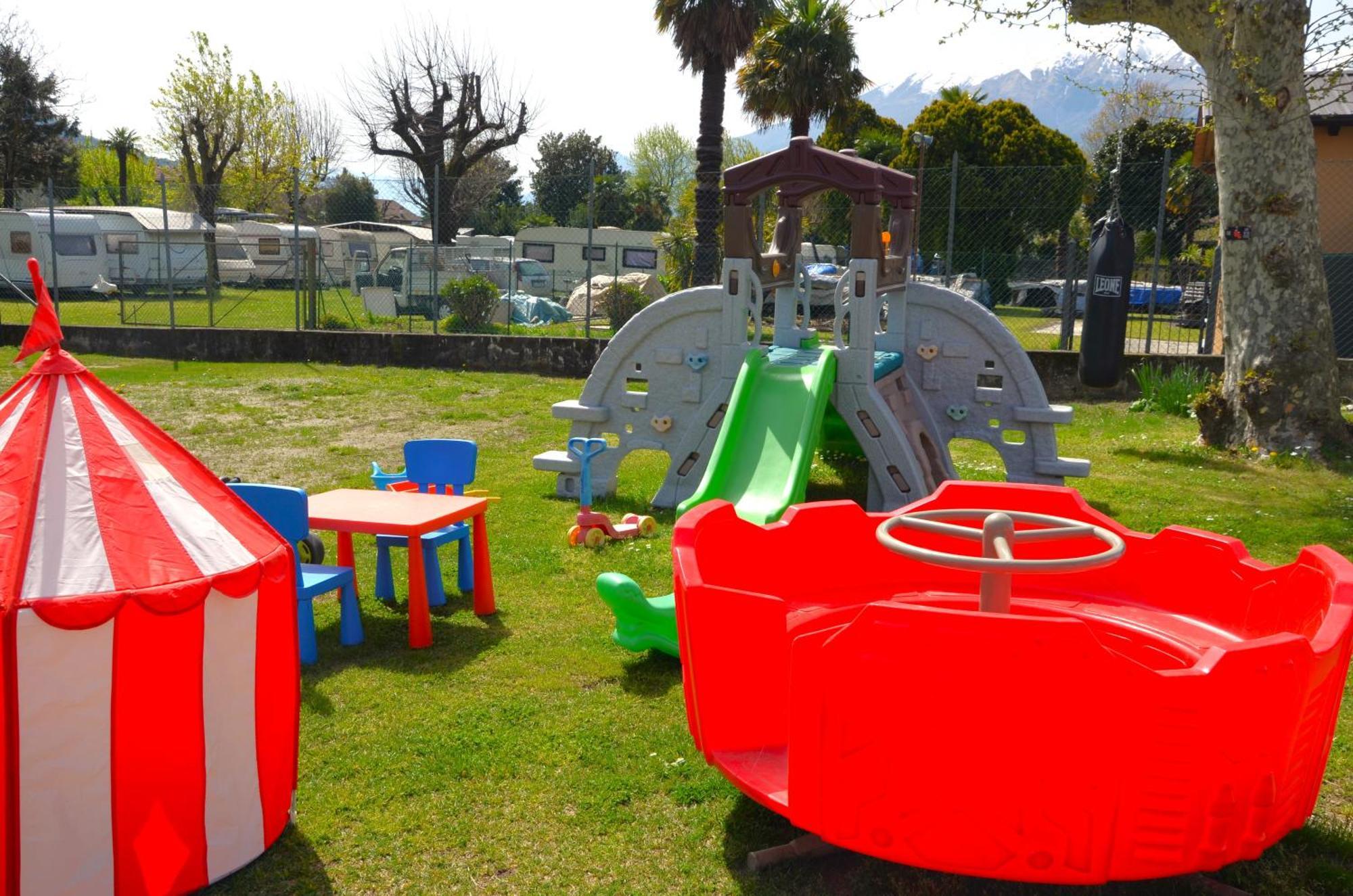 Camping Italia 90 Caravans Domaso Ngoại thất bức ảnh